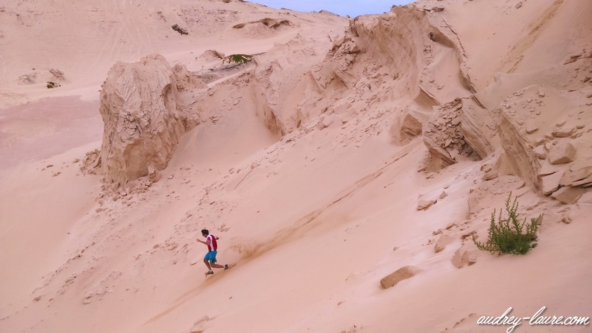 courir dans les dunes