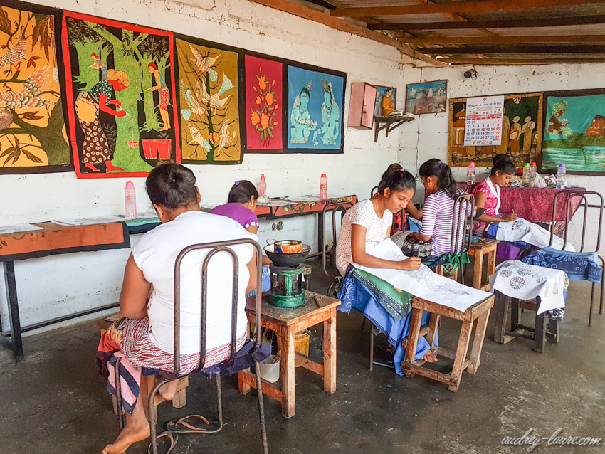 Sri-Lanka-visite-usine-tissu-batik-voyage--sur-