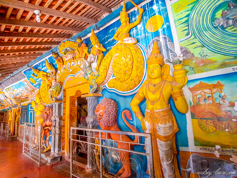 voyage Sri Lanka : temple bouddhiste d'Aluvihara peintures fresques grottes