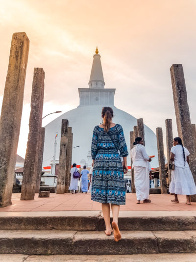 You are currently viewing Voyage au Sri Lanka : Anurâdhapura, un site bouddhiste très vivant au cœur du triangle culturel